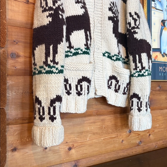 1970's, Wool Hand Knit Cowichan Sweater, Deer Design / Size Large - Picture 3 of 8